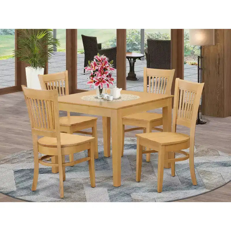 Set da pranzo rotondo in rovere naturale, sedie in similpelle, 4 posti, 5 pezzi