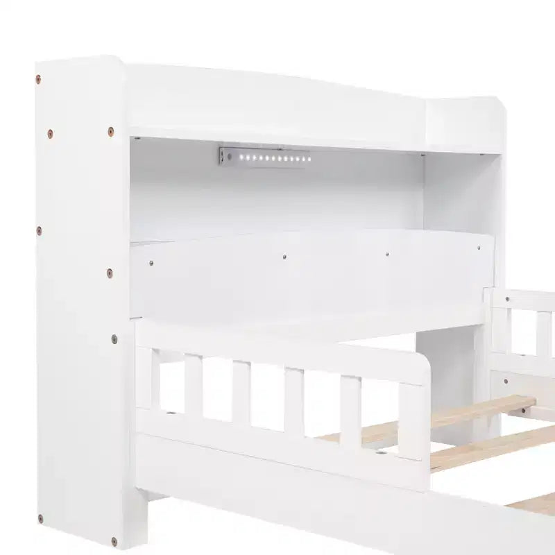 Letto singolo grigio/bianco con testiera a libreria, luce a LED e sponde di protezione – Adatto per 1